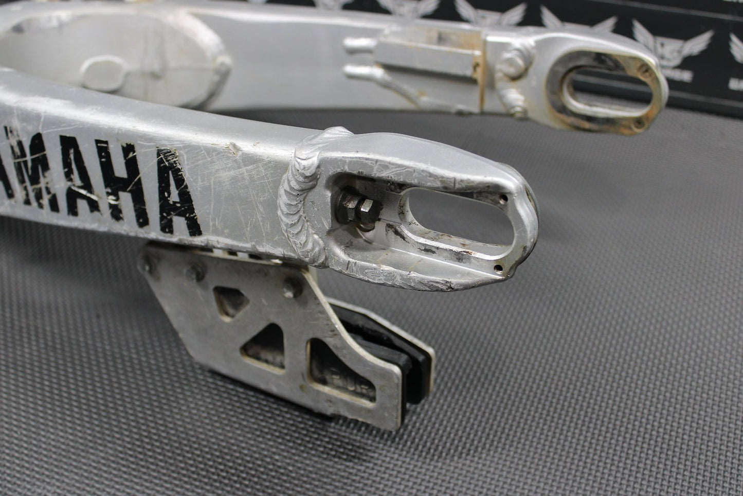 2002 Yamaha YZ426F OEM Swingarm Swing Arm Suspension 5NY - 22110 - 00 - 00 - hggarage