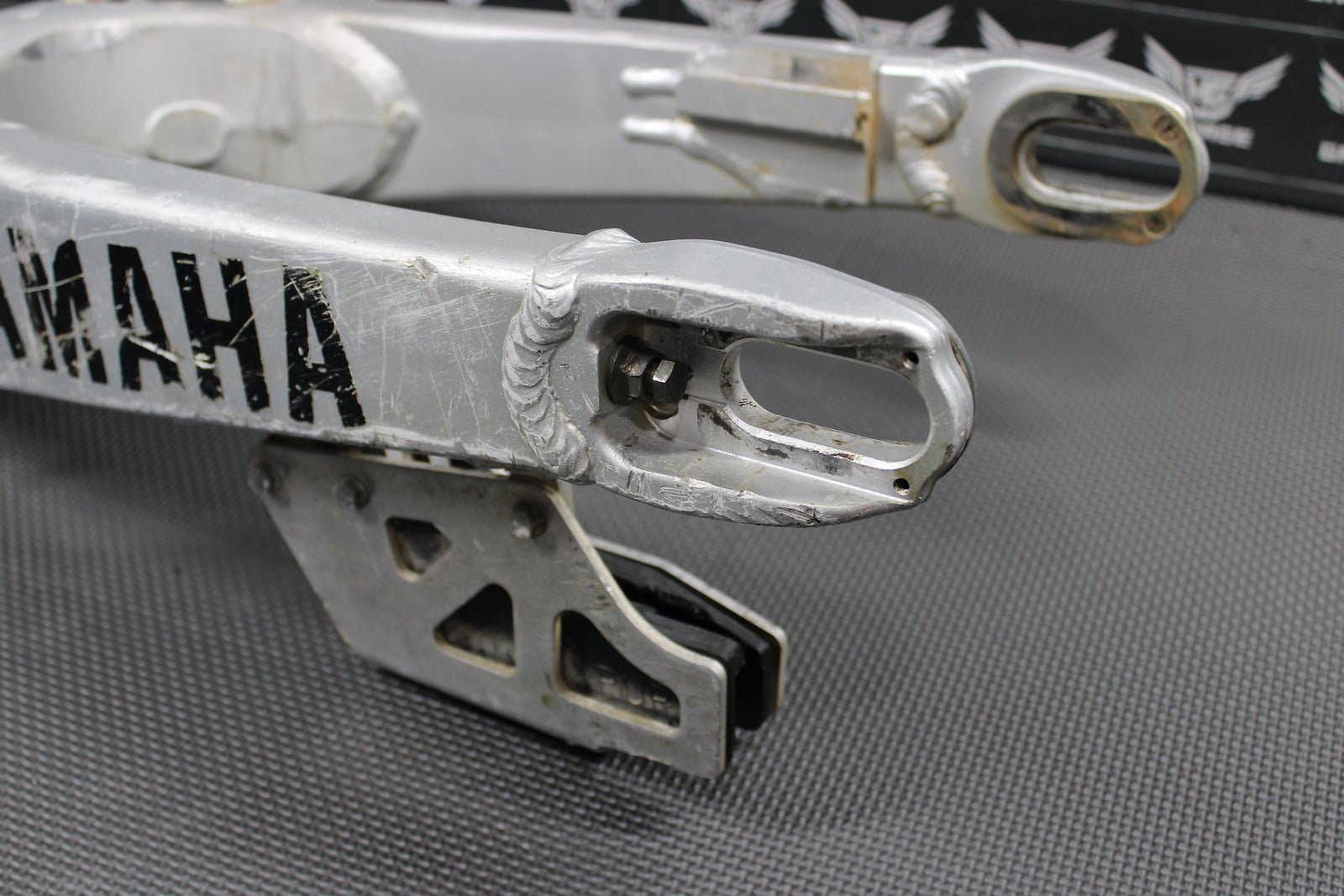 2002 Yamaha YZ426F OEM Swingarm Swing Arm Suspension 5NY - 22110 - 00 - 00 - hggarage