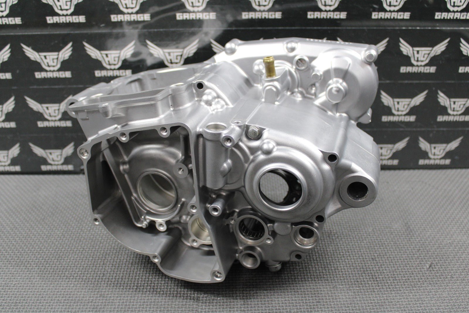 2019 SUZUKI 19 - 25 RMZ250 OEM LEFT RIGHT ENGINE CRANKCASE CRANK CASES BLOCK MINT! - hggarage