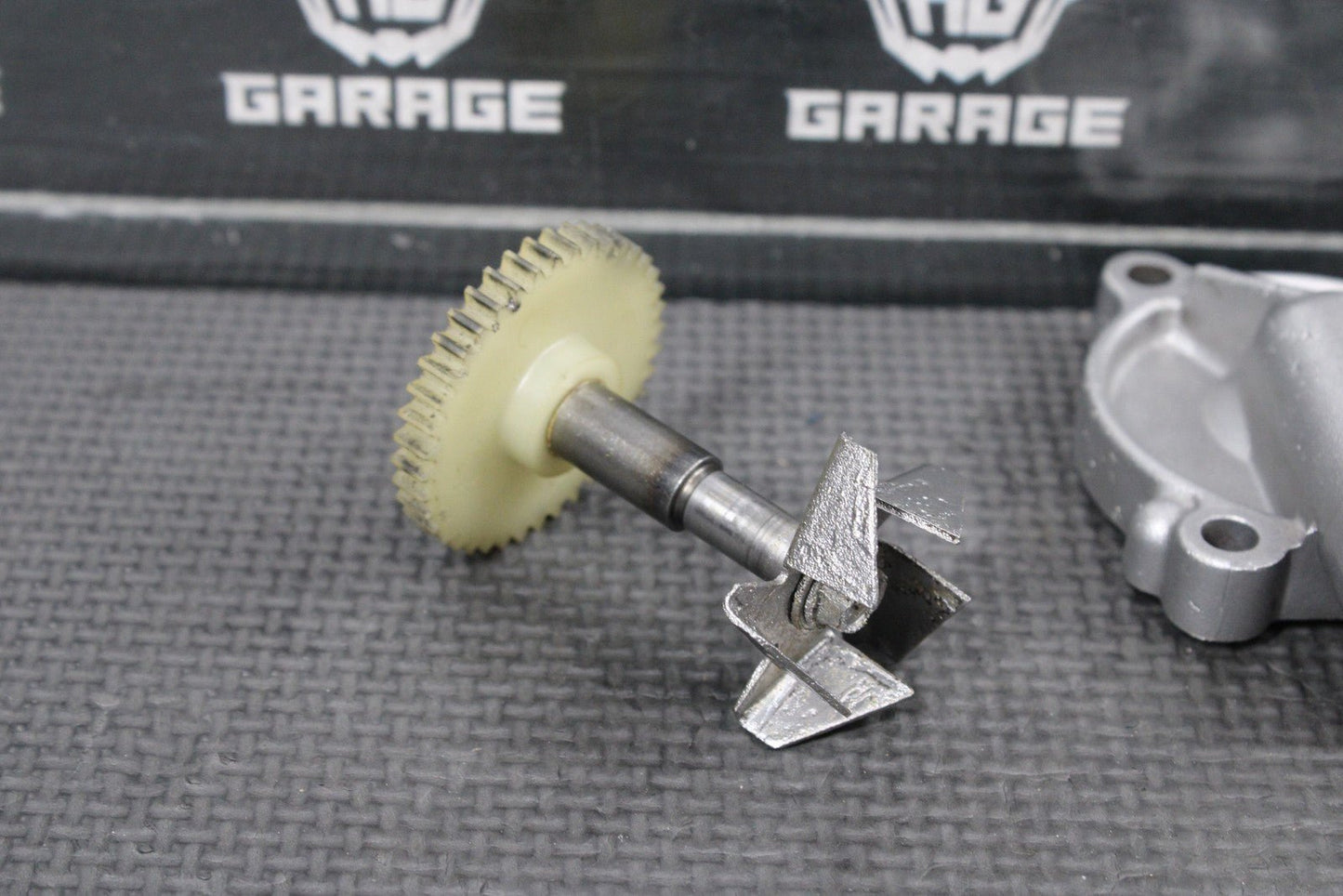 2014 KAWASAKI KX100 KX85 OEM ENGINE WATER PUMP W HOUSING IMPELLER SHAFT - hggarage