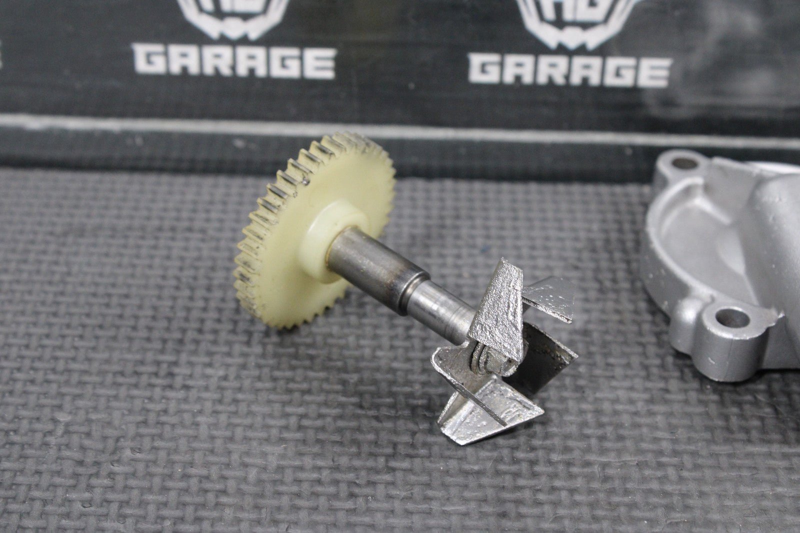 2014 KAWASAKI KX100 KX85 OEM ENGINE WATER PUMP W HOUSING IMPELLER SHAFT - hggarage