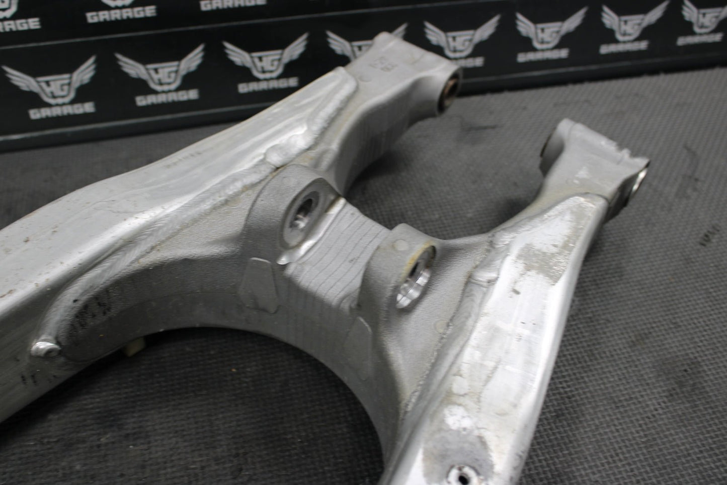 2010 YAMAHA YZ450F OEM SWINGARM SWING ARM SUSPENSION 33D - 22110 - 00 - 00 - hggarage