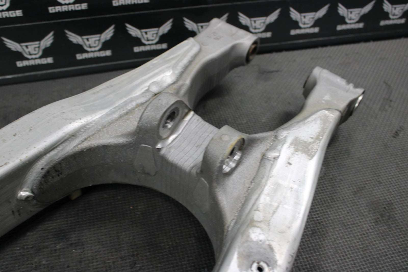 2010 YAMAHA YZ450F OEM SWINGARM SWING ARM SUSPENSION 33D - 22110 - 00 - 00 - hggarage