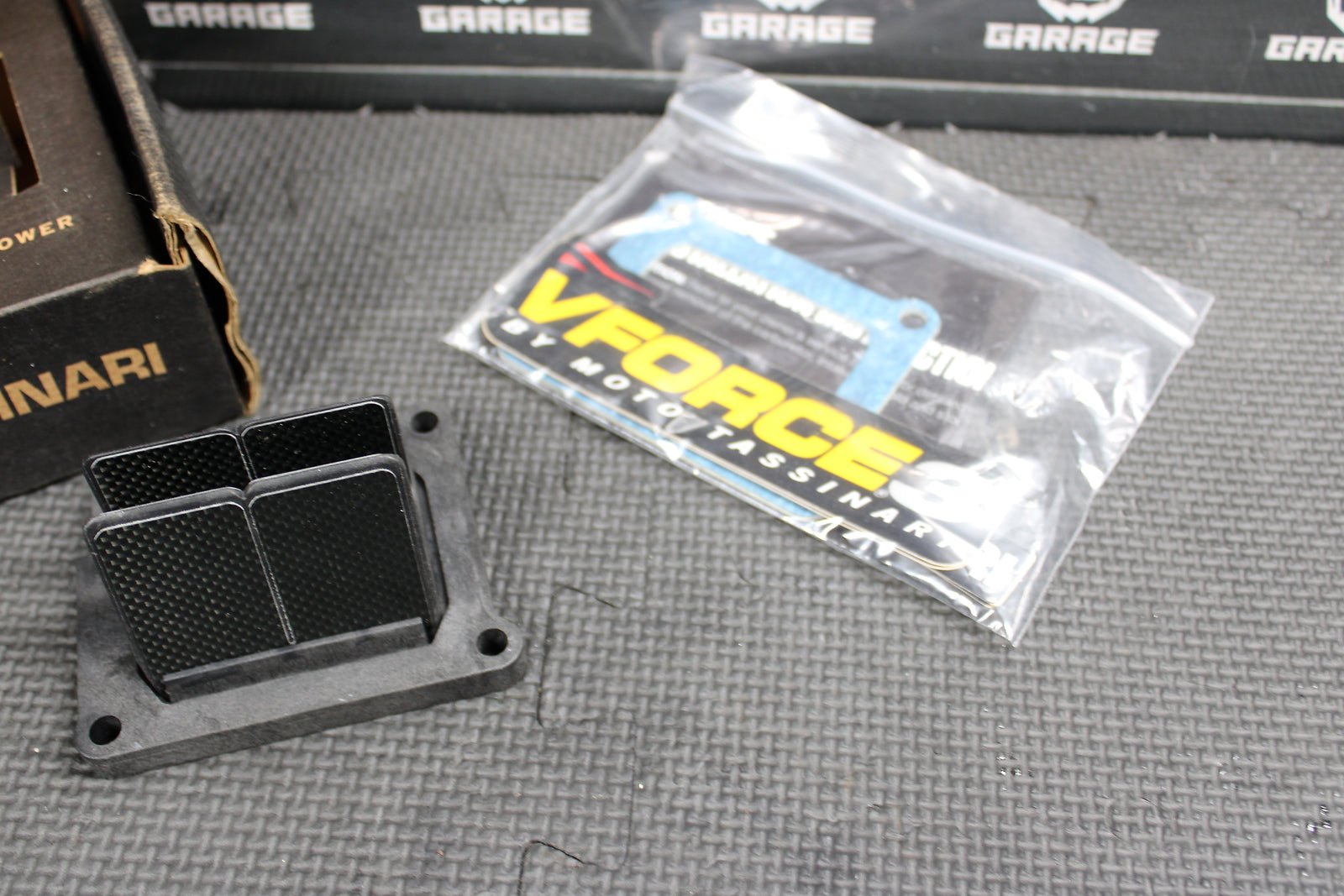 1999 SUZUKI RM125 VFORCE3 INTAKE REED BLOCK ASSEMBLY 13150 - 36E00 - hggarage