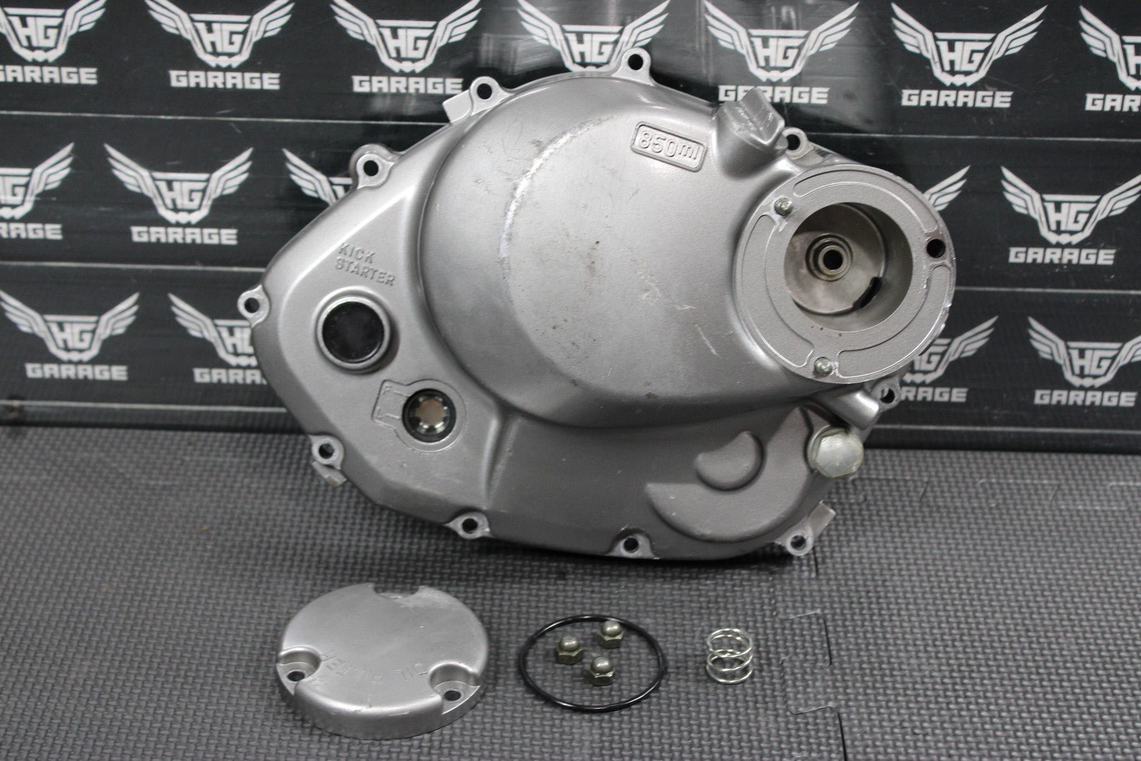 2005 SUZUKI DR200SE 01 - 05 OEM ENGINE MOTOR RIGHT SIDE CLUTCH COVER 11340 - 42A30 - hggarage