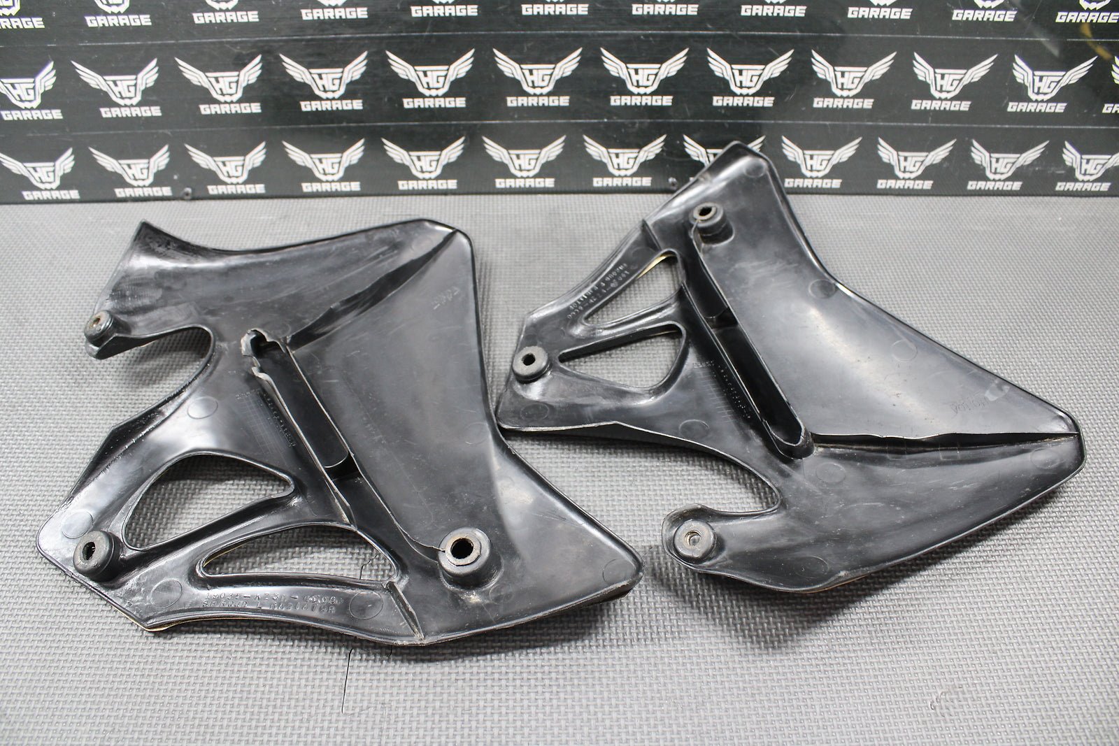 1996 HONDA CR125R CR250R OEM BLACK PLASTIC TANK RADIATOR SHROUDS LEFT RIGHT SET - hggarage