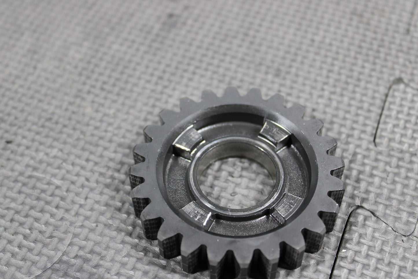 1999 HONDA CR500R OEM TRANSMISSION MAINSHAFT 5TH GEAR 24T GEAR 23481 - ML3 - 670 - hggarage