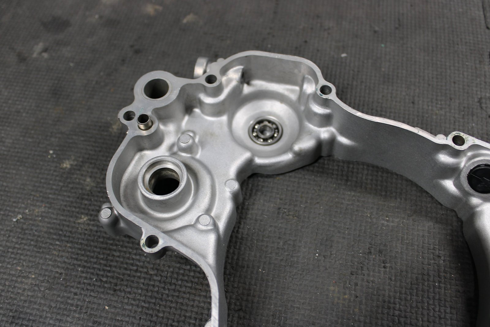1995 KAWASAKI KX125 OEM ENGINE MOTOR INNER CLUTCH COVER 14032 - 1492 - hggarage