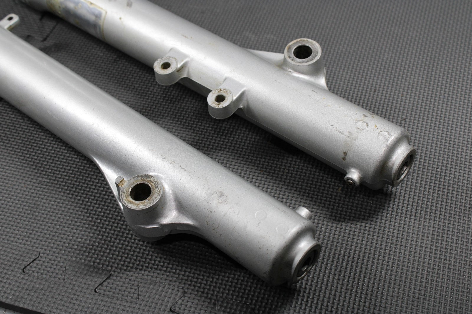 1986 KAWASAKI KDX200 OEM RIGHT LEFT FRONT SUSPENSION FORKS SHOCKS 44001 - 1601 - hggarage