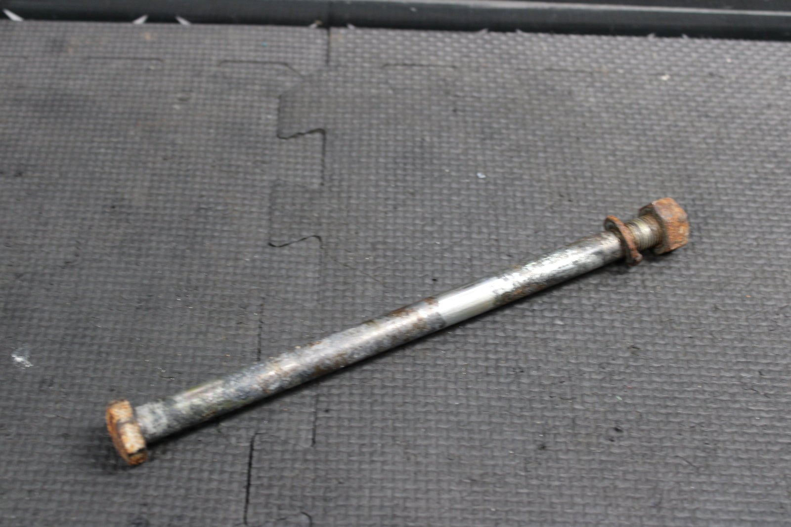 1991 YAMAHA RT180 OEM 90 - 93 FRONT REAR AXLE BACK WHEEL RIM SWINGARM PIVOT BOLT A - hggarage
