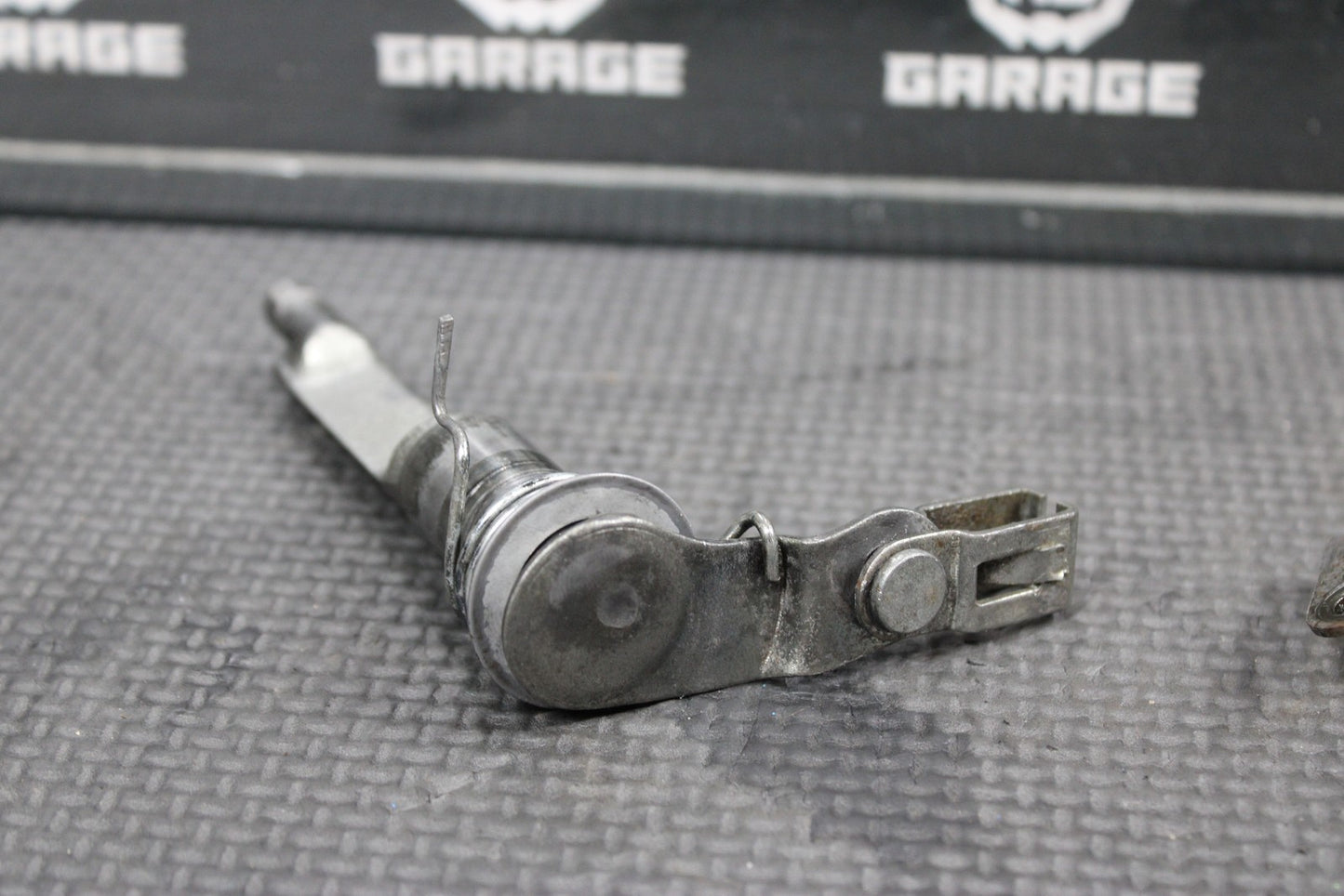 1991 YAMAHA BANSHEE 350 OEM CLUTCH PUSH LEVER ACTUATORCABLE HOLDER - hggarage