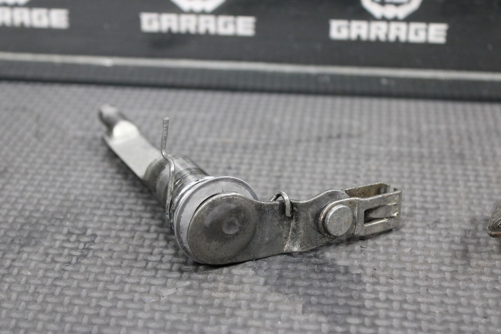 1991 YAMAHA BANSHEE 350 OEM CLUTCH PUSH LEVER ACTUATORCABLE HOLDER - hggarage