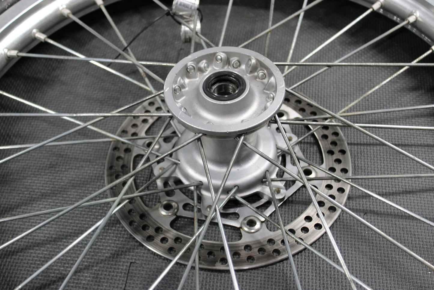 2002 YAMAHA 06 - 11 YZ125 02 - 05 YZ250F OEM DID FRONT WHEEL RIM HUB TIRE 21 X 1.60 - hggarage