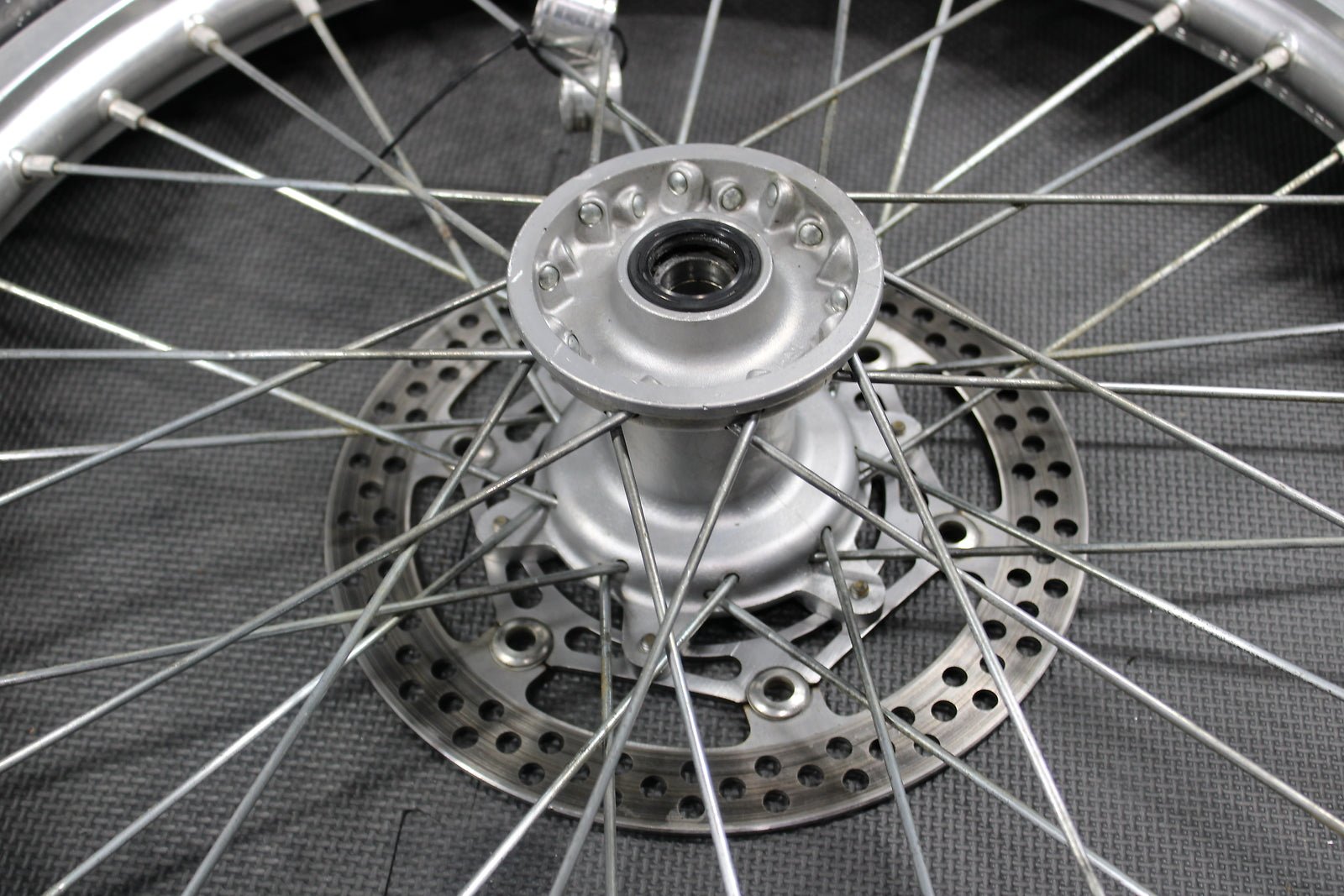 2002 YAMAHA 06 - 11 YZ125 02 - 05 YZ250F OEM DID FRONT WHEEL RIM HUB TIRE 21 X 1.60 - hggarage