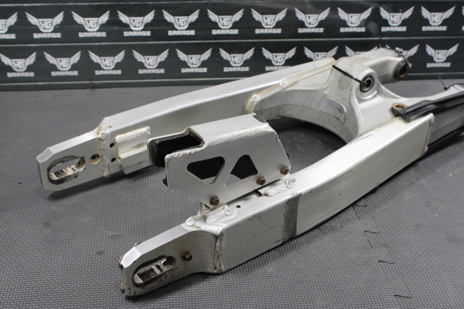 2000 SUZUKI 00 - 07 DRZ400 DRZ400E OEM SWINGARM SWING ARM SUSPENSION 61000 - 29F00 - hggarage