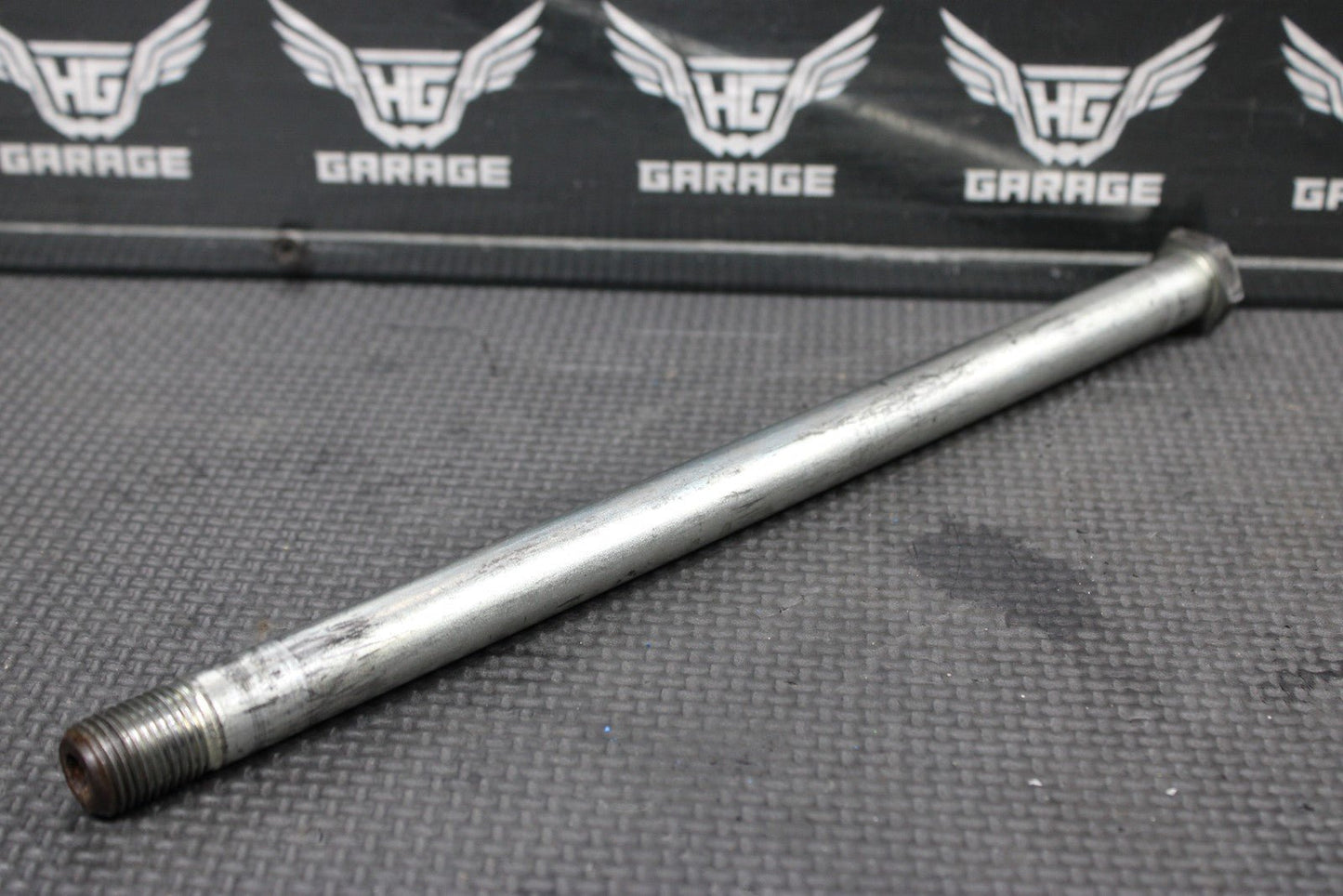 1991 YAMAHA 87 - 06 BANSHEE 350 OEM REAR SWINGARM BACK SUSPENSION PIVOT BOLT - hggarage