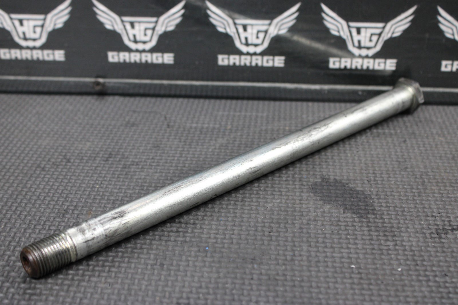 1991 YAMAHA 87 - 06 BANSHEE 350 OEM REAR SWINGARM BACK SUSPENSION PIVOT BOLT - hggarage