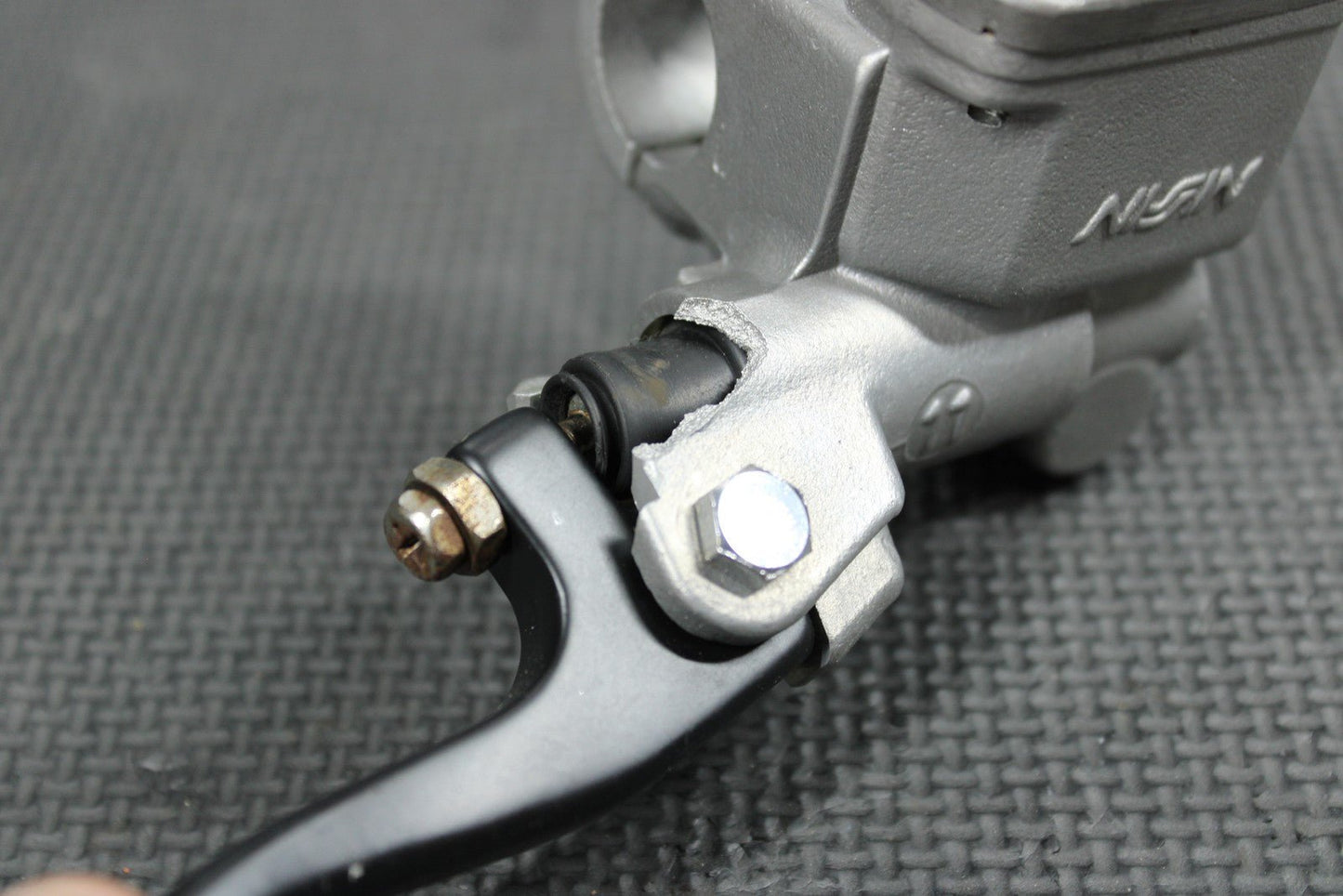 2005 HONDA CR125R OEM NISSIN FRONT BRAKE MASTER CYLINDER W/ LEVER 45510 - MEY - 305 - hggarage