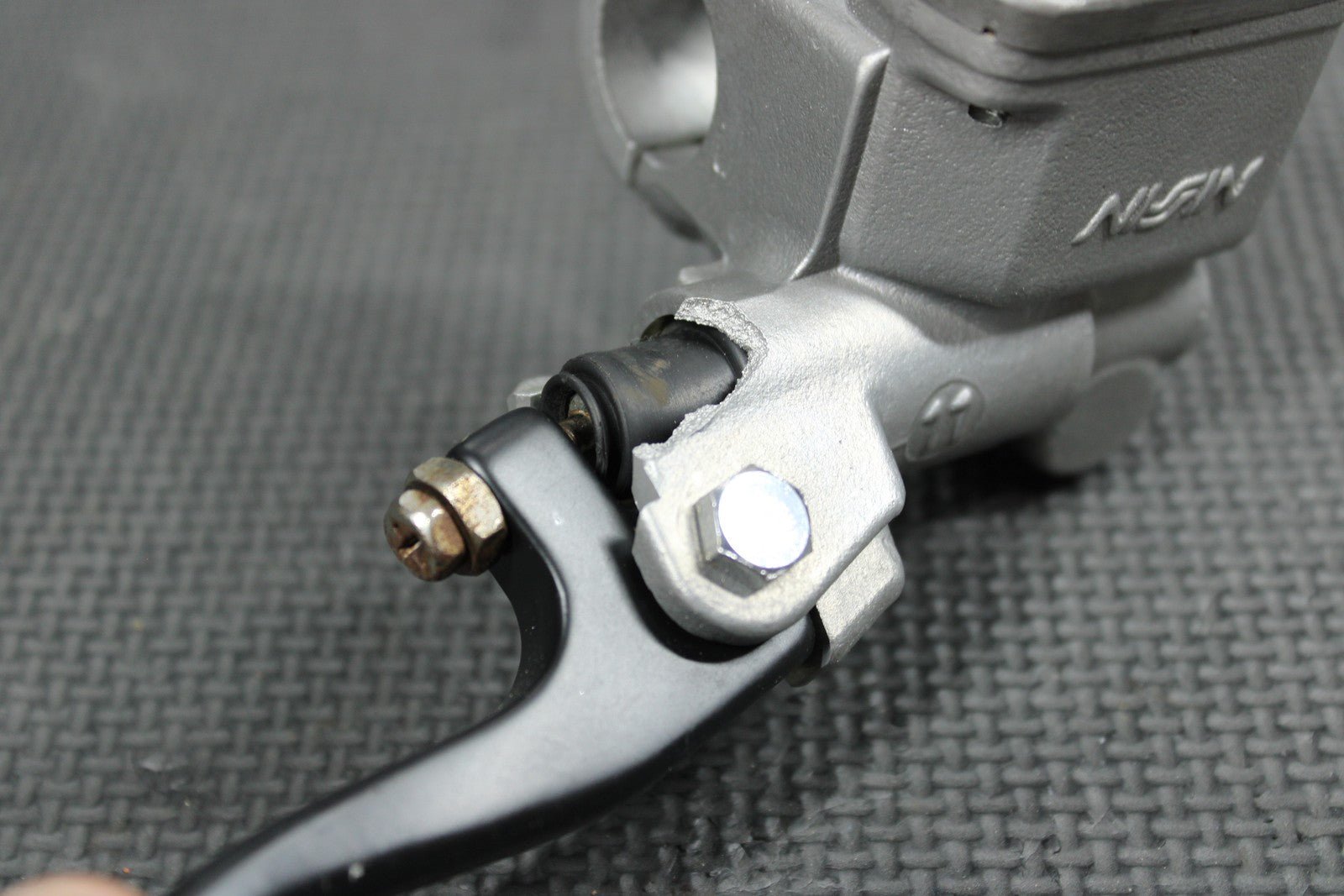 2005 HONDA CR125R OEM NISSIN FRONT BRAKE MASTER CYLINDER W/ LEVER 45510 - MEY - 305 - hggarage