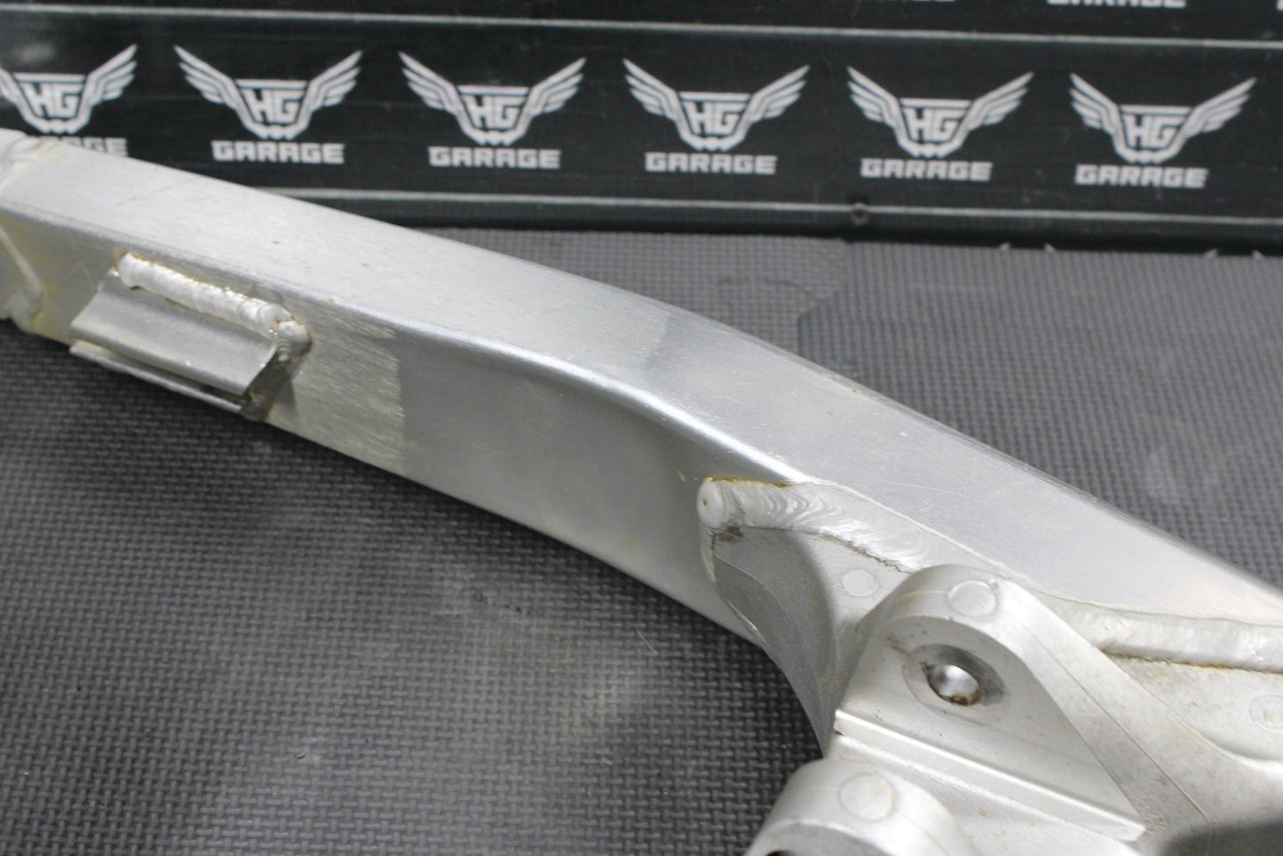 2006 HONDA CRF250R OEM SWINGARM SWING ARM SUSPENSION 52200 - KRN - 840 - hggarage