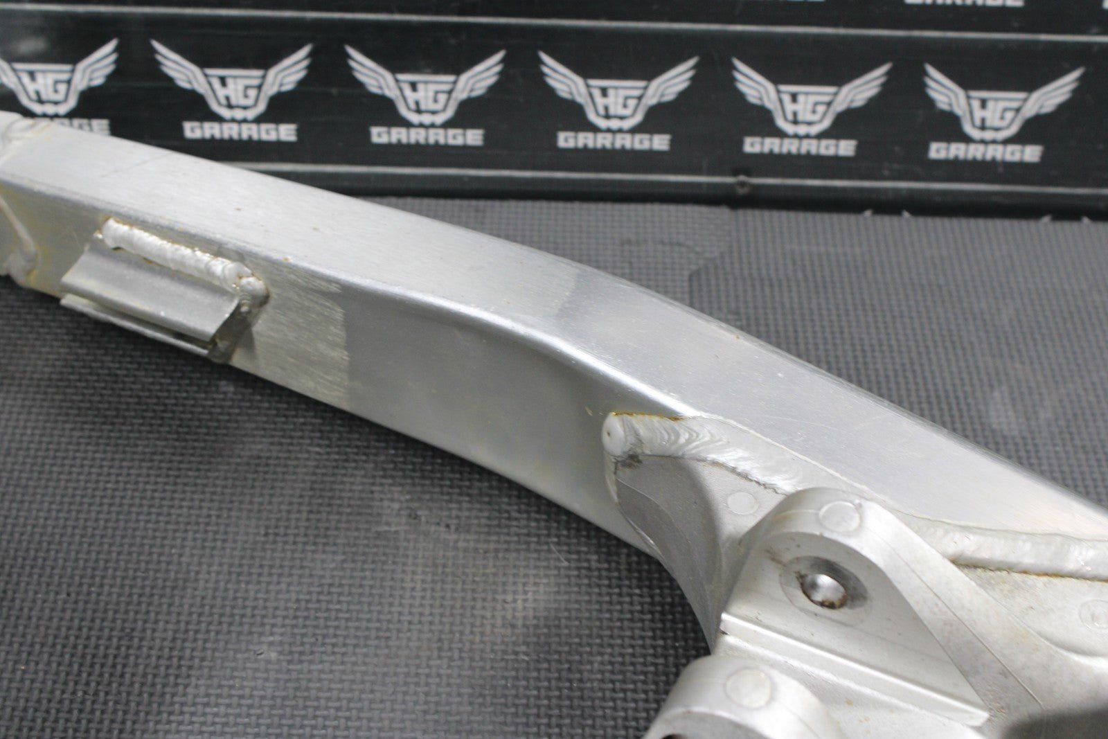 2006 HONDA CRF250R OEM SWINGARM SWING ARM SUSPENSION 52200 - KRN - 840 - hggarage