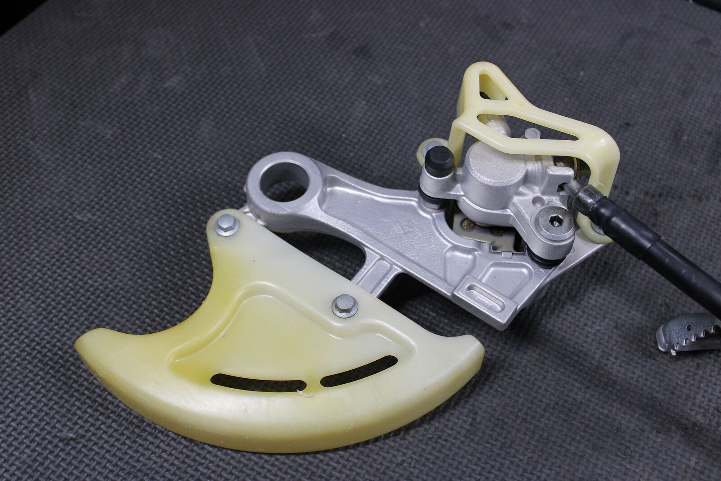 2003 HONDA CRF450R OEM NISSIN REAR BACK BRAKE CALIPER MASTER CYLINDER LEVER