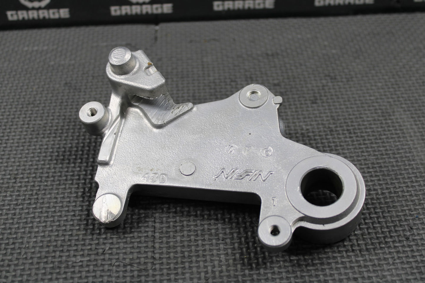 1995 SUZUKI 93 - 95 RMX250 OEM NISSIN REAR BRAKE CALIPER HANGER 69351 - 43D01 - hggarage