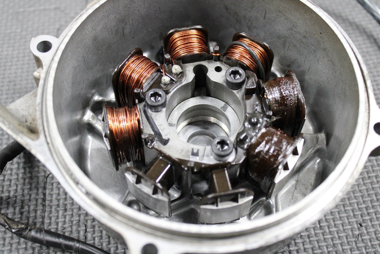 1999 HONDA XR200R 90 - 02 OEM STATOR MAGNETO ALTERNATOR & CASE COVER 31120 - KT0 - 831 - hggarage