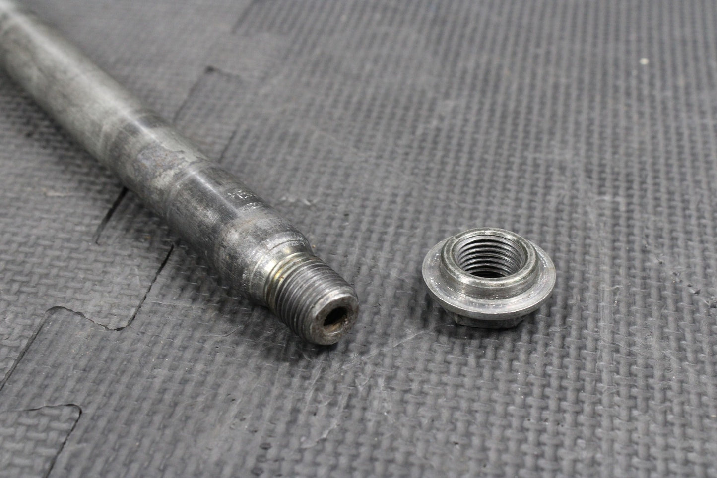 2002 YAMAHA YZ250 OEM FRONT WHEEL RIM AXLE PIVOT BOLT 5BE - 25181 - 00 - 00 - hggarage