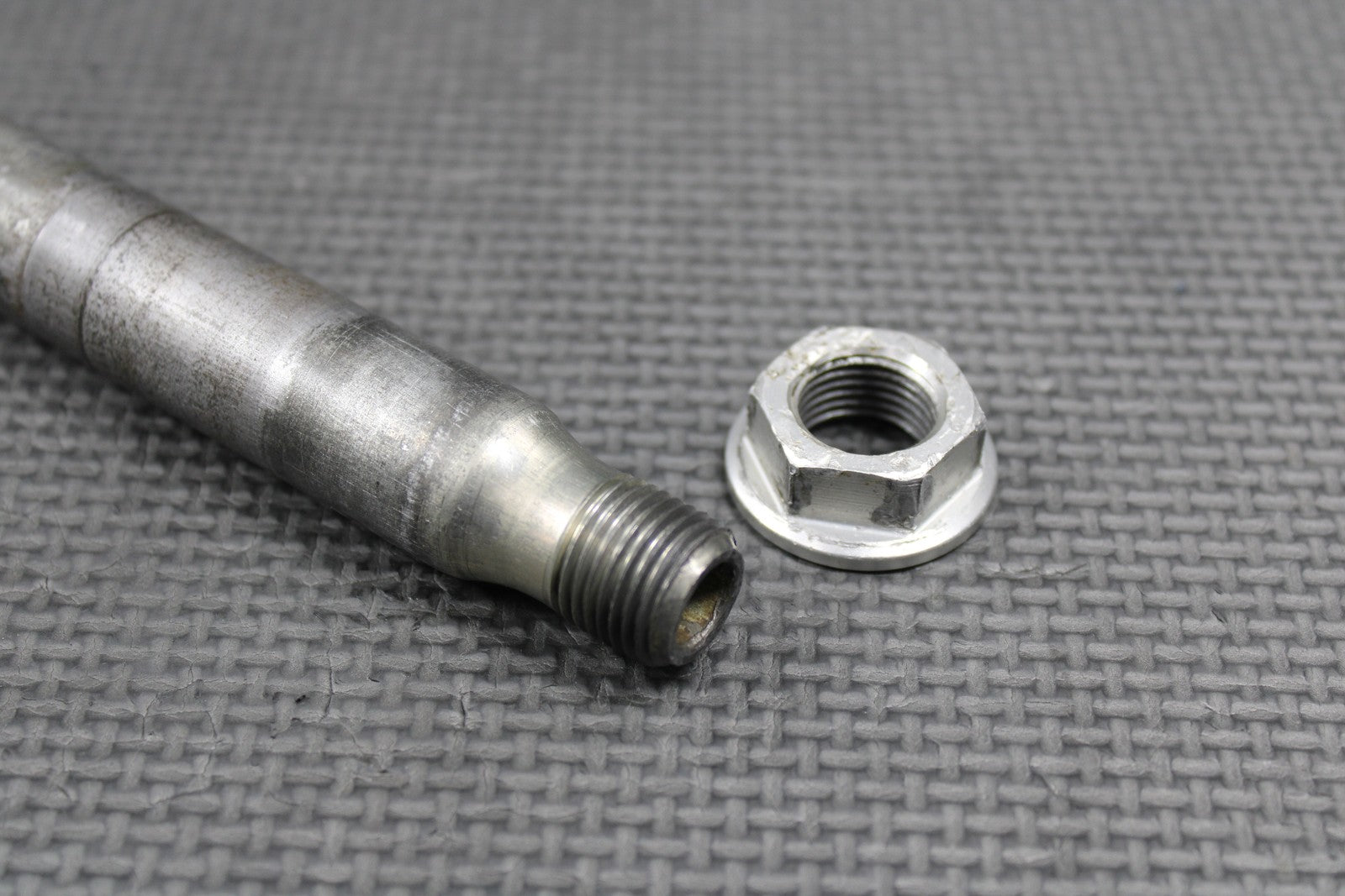 2008 HONDA CRF250R OEM FRONT WHEEL RIM AXLE PIVOT BOLT SHAFT 44301 - MEN - 000 - hggarage