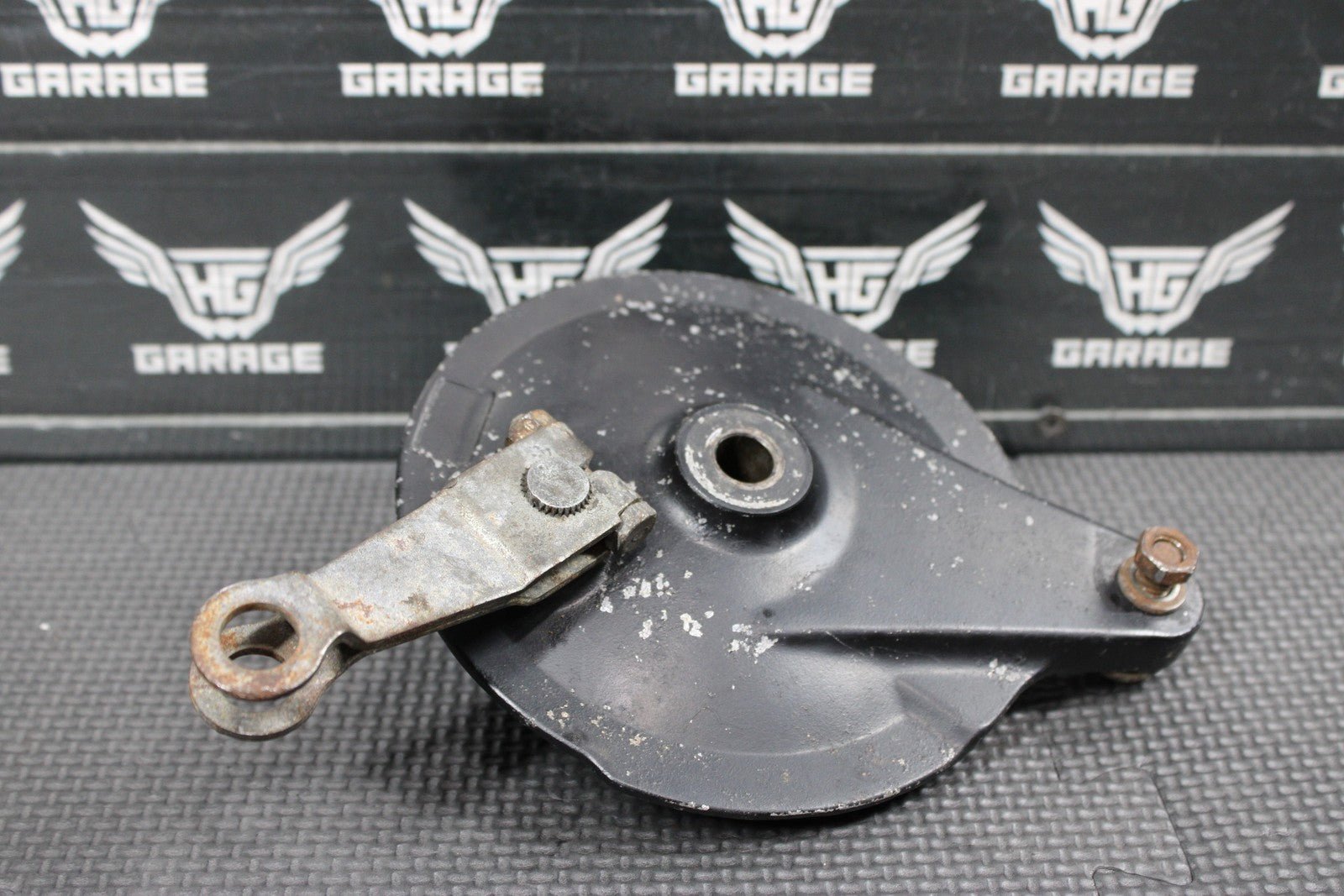 1985 YAMAHA PW80 OEM REAR BACK BRAKE DRUM ASSEMBLY 1M3 - 25321 - 02 - 98 - hggarage