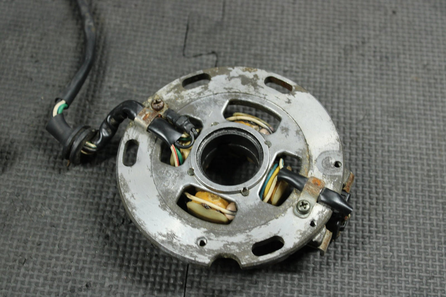 2002 02 - 04 YAMAHA YZ125 OEM STATOR MAGNETO ROTOR FLYWHEEL 4SS - 85560 - 02 - 00 - hggarage