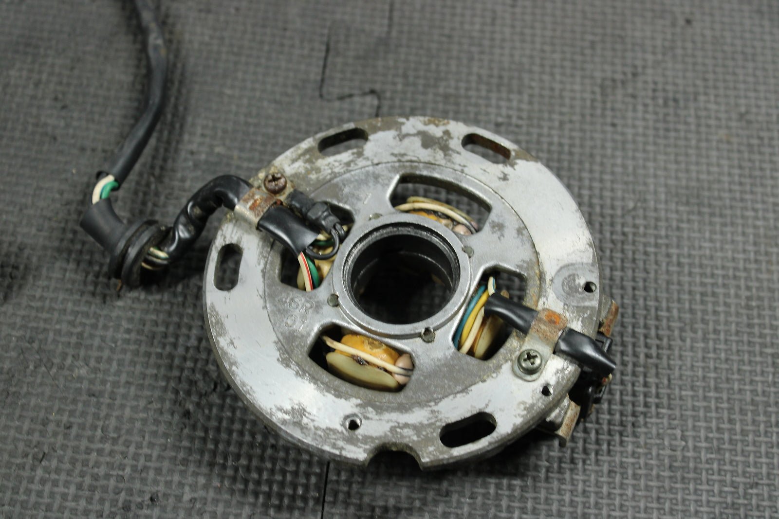 2002 02 - 04 YAMAHA YZ125 OEM STATOR MAGNETO ROTOR FLYWHEEL 4SS - 85560 - 02 - 00 - hggarage