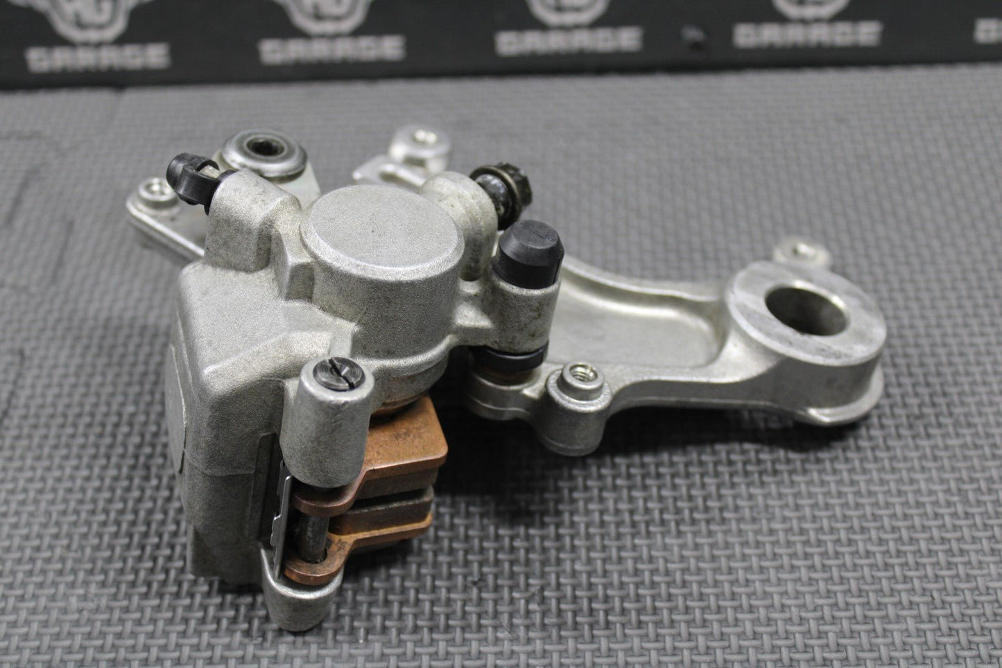 1997 HONDA 97 - 99 CR250R OEM NISSIN REAR BACK BRAKE CALIPER 43150 - KZ3 - B01 NICE! - hggarage