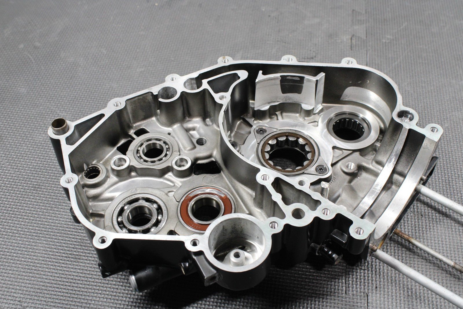 2013 HUSQVARNA TE511 OEM LEFT RIGHT ENGINE MOTOR CRANKCASE CRANK CASES BLOCK - hggarage