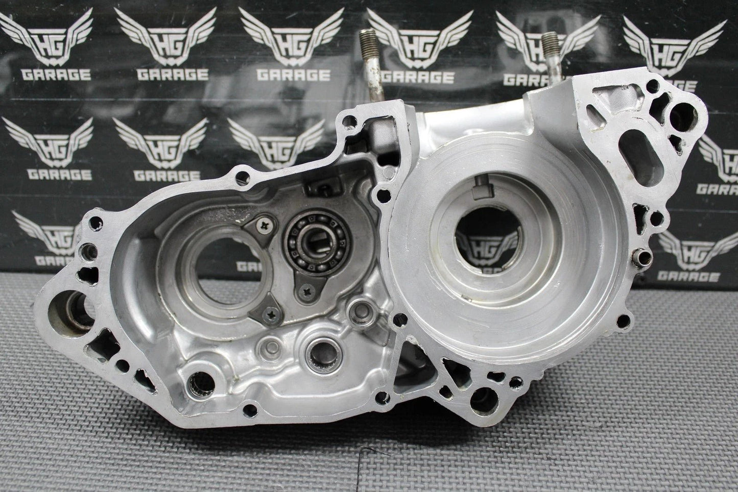 2006 07 KAWASAKI KX250 2 STROKE OEM LEFT CRANKCASE CRANK CASE HALF 14001 - 0065 - hggarage