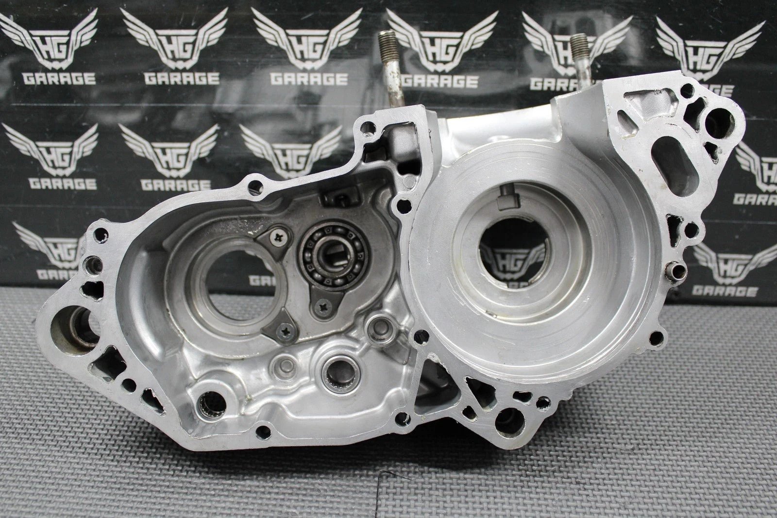 2006 07 KAWASAKI KX250 2 STROKE OEM LEFT CRANKCASE CRANK CASE HALF 14001 - 0065 - hggarage