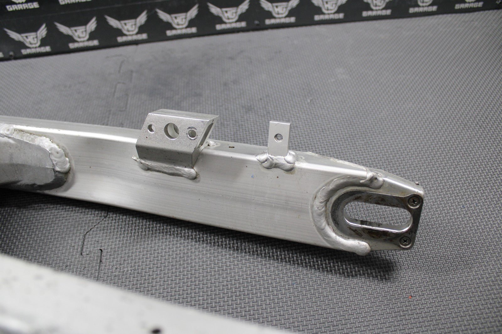 1999 SUZUKI RM125 RM250 OEM SWINGARM SWING ARM SUSPENSION 61000 - 37E10 NICE! - hggarage