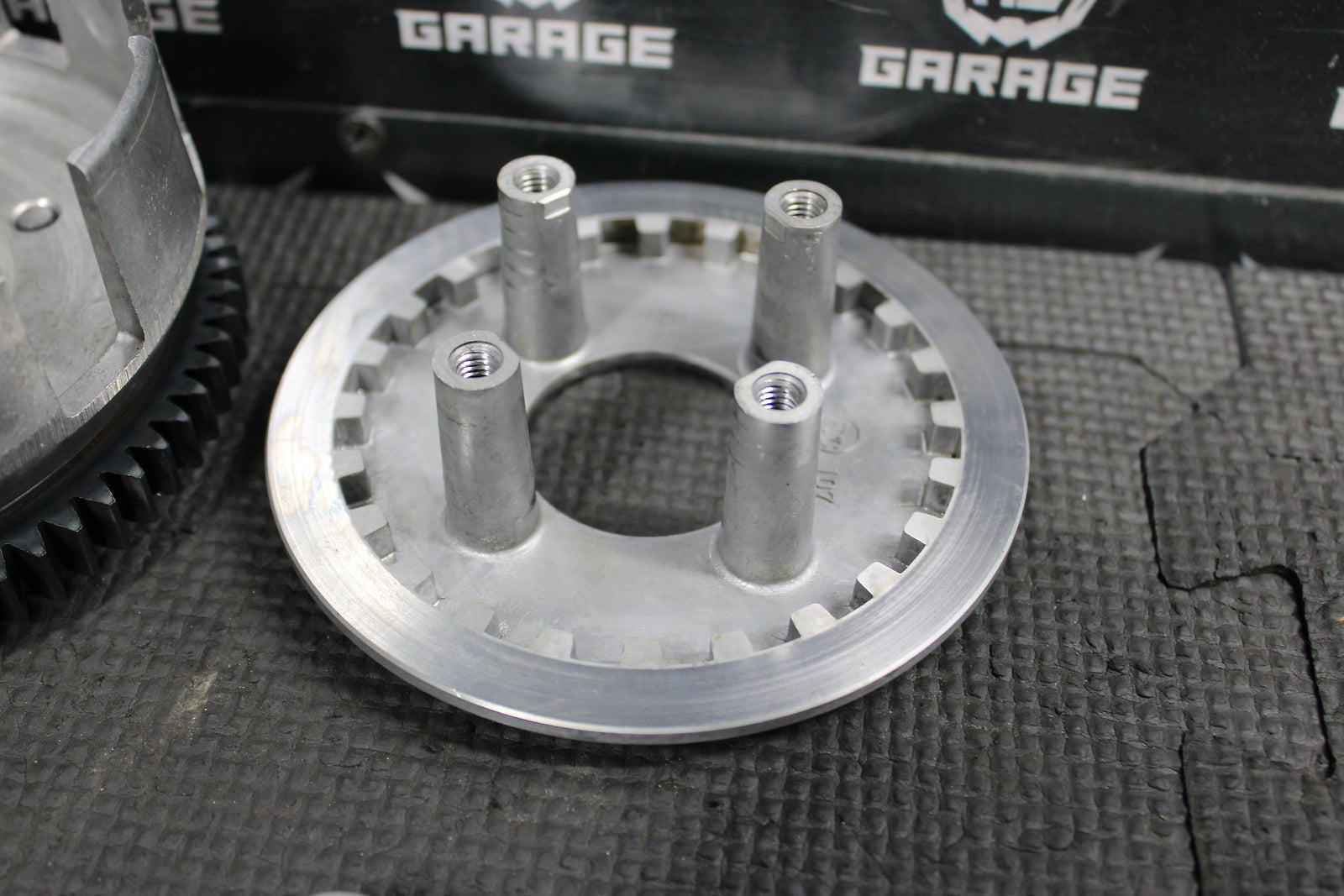 2000 HONDA XR200R OEM COMPLETE CLUTCH W PLATES BASKET HUB 22100 - 437 - 020 22121 - KC - hggarage
