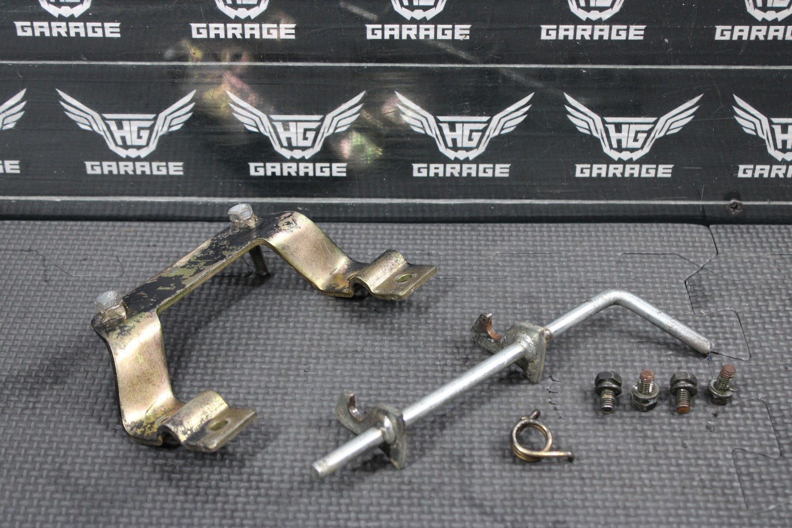 1997 YAMAHA 92 - 00 RT100 OEM SEAT SADDLE LATCH BRACKETLEVER 3UL - 24775 - 00 - 00 - hggarage