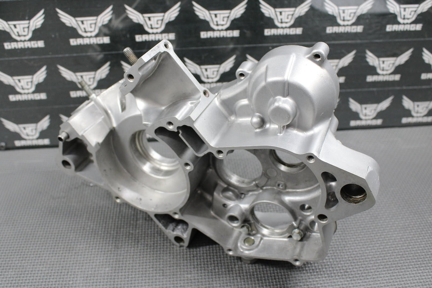 2000 99 - 02 HONDA CR125R OEM RIGHT ENGINE MOTOR CRANKCASE CRANK CASE 11100 - KZ4 - L1 - hggarage