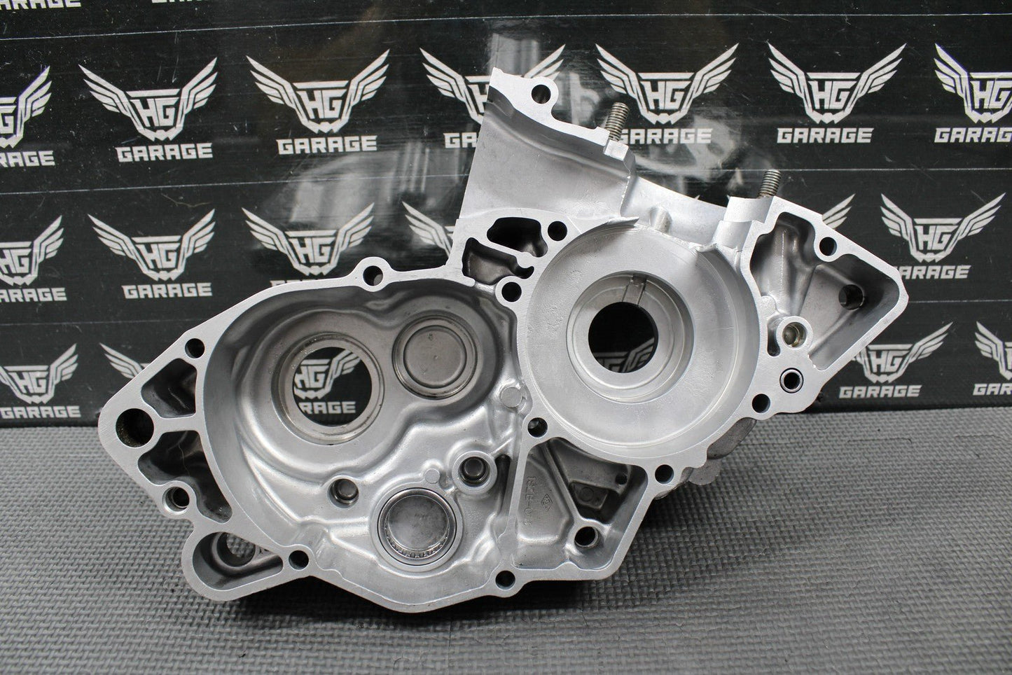 2005 SUZUKI 02 - 21 RM85 OEM ENGINE LEFT SIDE CRANKCASE CRANK CASE 11300 - 03822 - hggarage