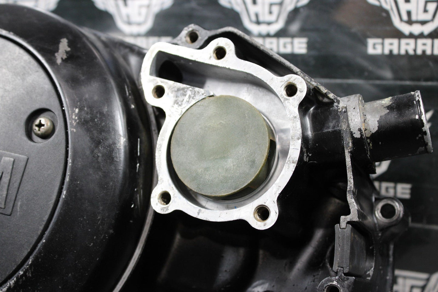 1991 YAMAHA BANSHEE 350 OEM ENGINE MOTOR RIGHT SIDE CLUTCH COVER 2GU - 15421 - 00 - 00 - hggarage