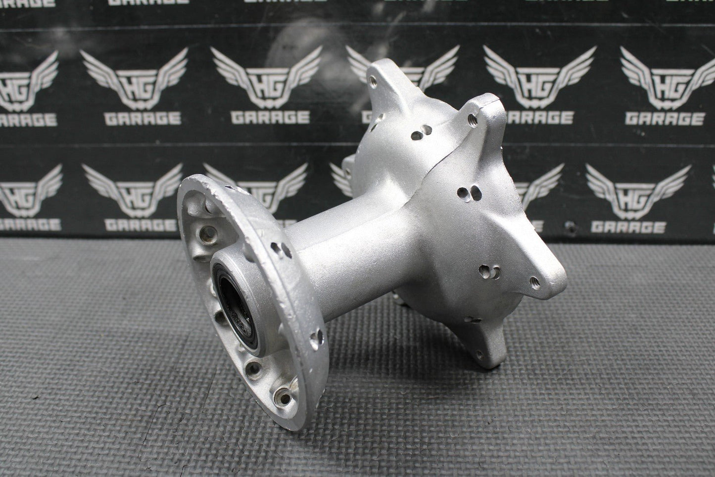 2000 97 - 00 SUZUKI RM125 RM250 OEM FRONT WHEEL HUB 54111 - 36E10 - hggarage