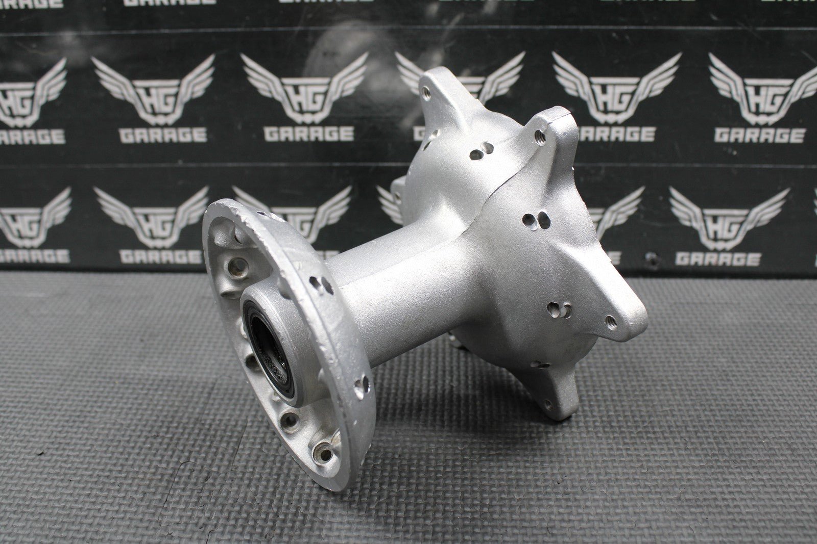 2000 97 - 00 SUZUKI RM125 RM250 OEM FRONT WHEEL HUB 54111 - 36E10 - hggarage