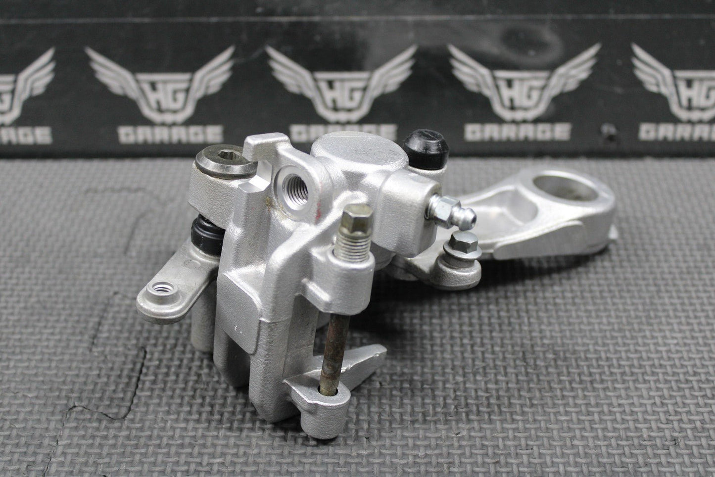 2008 HONDA 05 - 17 CRF250R 05 - 07 CR250R OEM REAR BACK BRAKE CALIPER 43150 - KRN - 711 - hggarage