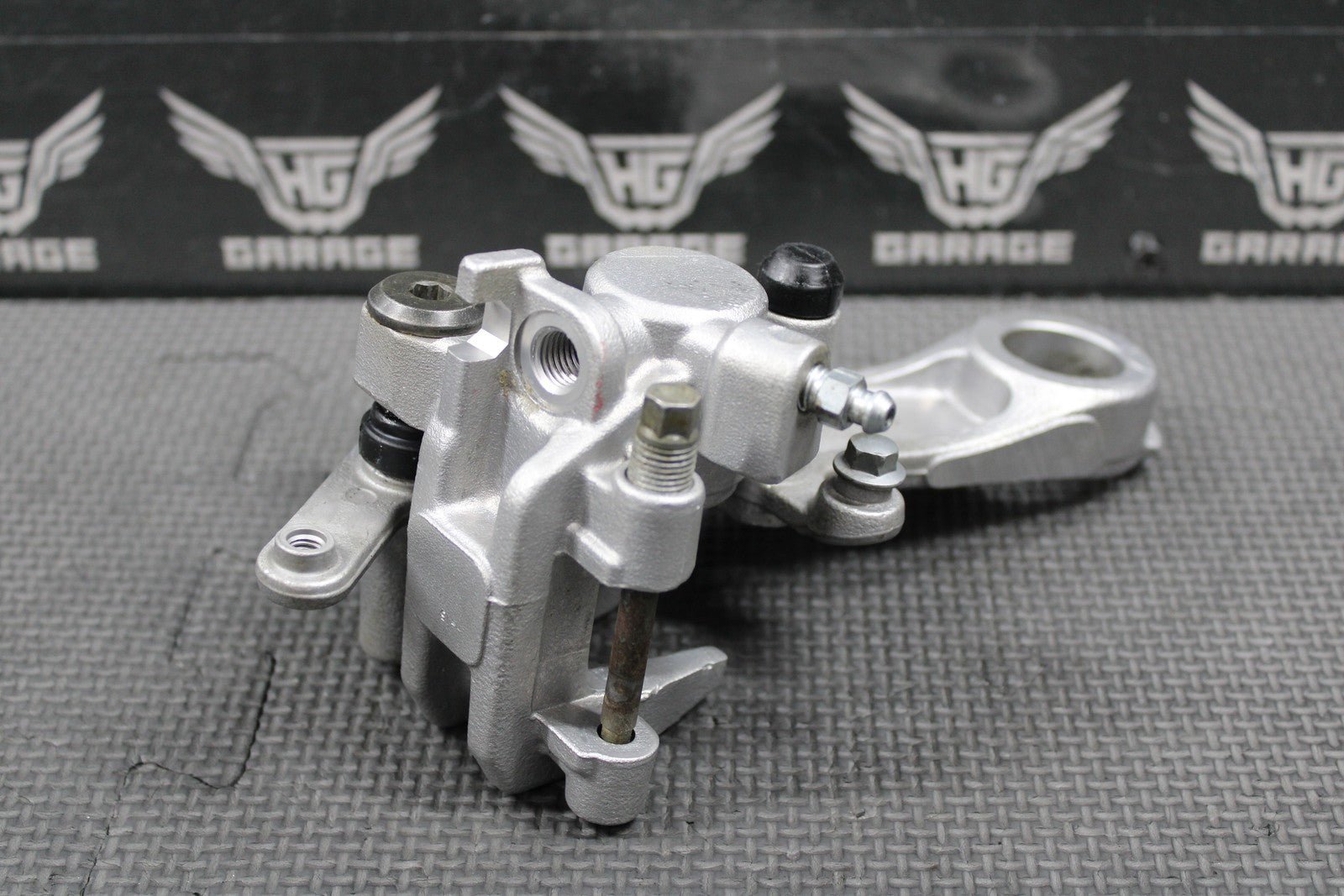 2008 HONDA 05 - 17 CRF250R 05 - 07 CR250R OEM REAR BACK BRAKE CALIPER 43150 - KRN - 711 - hggarage