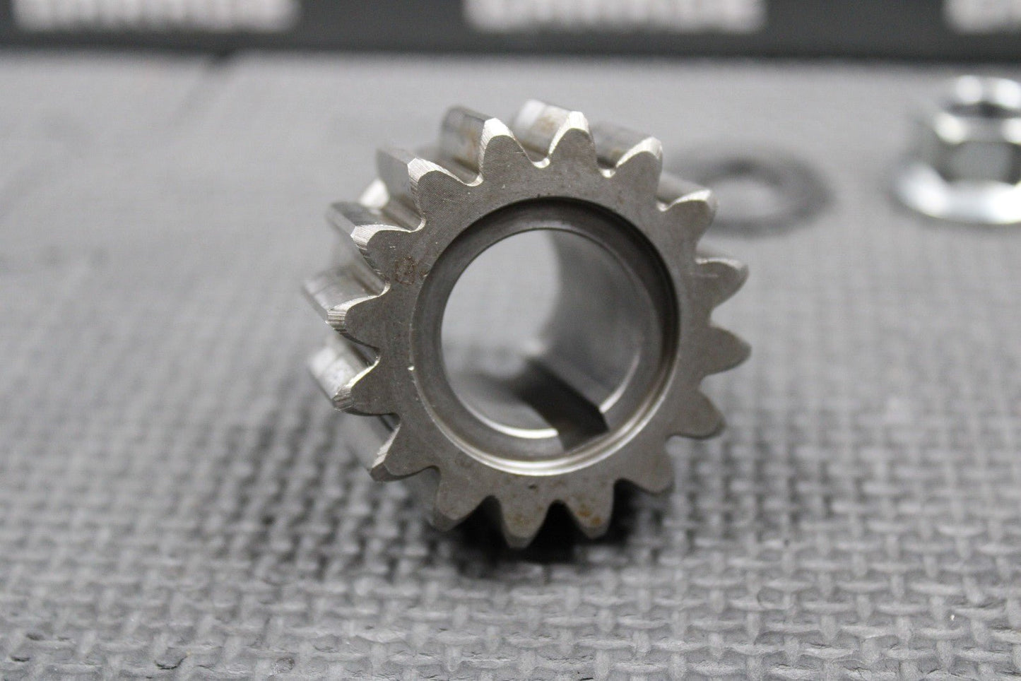 1992 1993 KAWASAKI KX125 OEM ENGINE CRANKSHAFT PRIMARY MAIN GEAR 16T 13097 - 1302 - hggarage
