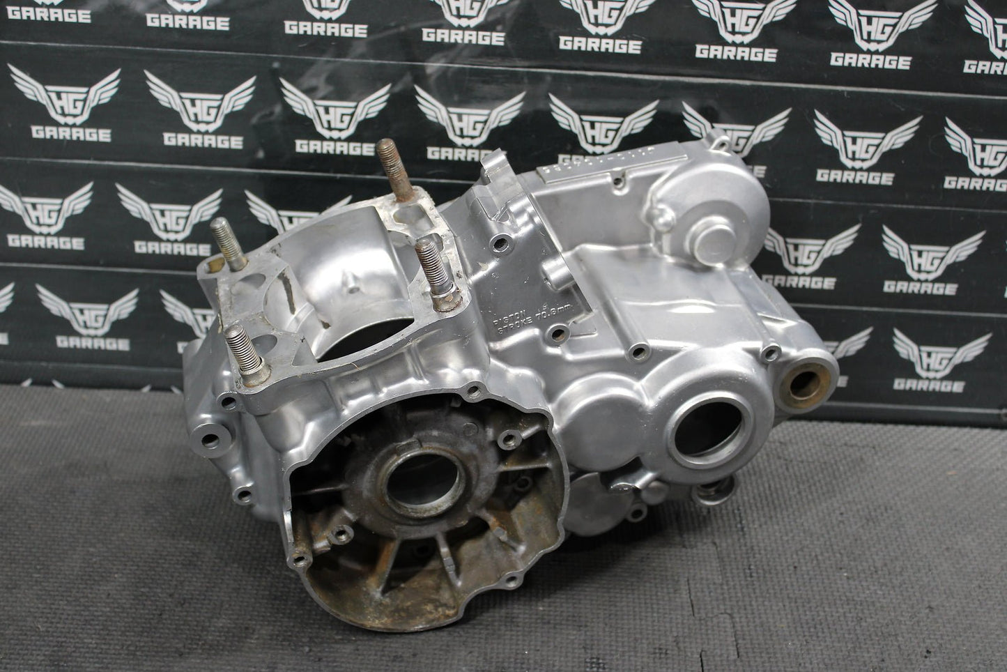 1989 SUZUKI RM250 OEM LEFT RIGHT ENGINE CRANKCASE CRANK CASES BLOCK 11300 - 28897 - hggarage