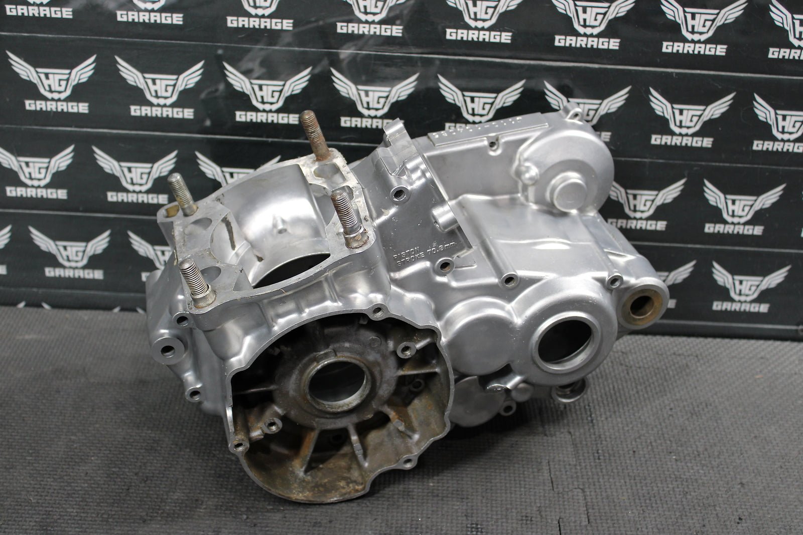 1989 SUZUKI RM250 OEM LEFT RIGHT ENGINE CRANKCASE CRANK CASES BLOCK 11300 - 28897 - hggarage